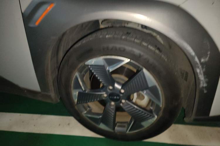 Used AION Y 2021 70 Intelligent Edition Right Front Wheel Hub
