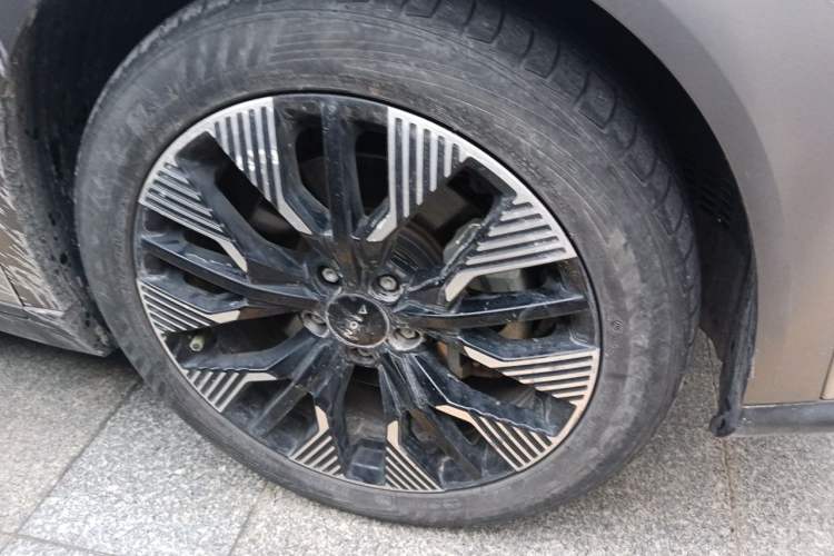 Used AION Y 2021 70 Tech Vitality Edition Right Front Wheel Hub