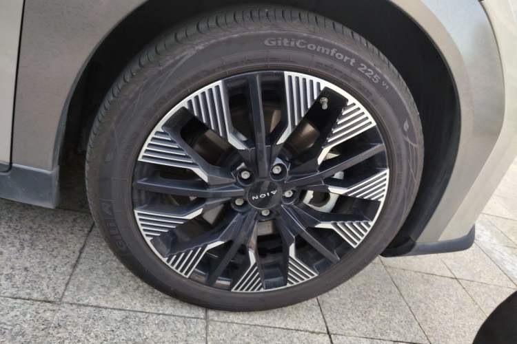 Used AION Y 2021 70 Tech Vitality Edition Right Front Wheel Hub
