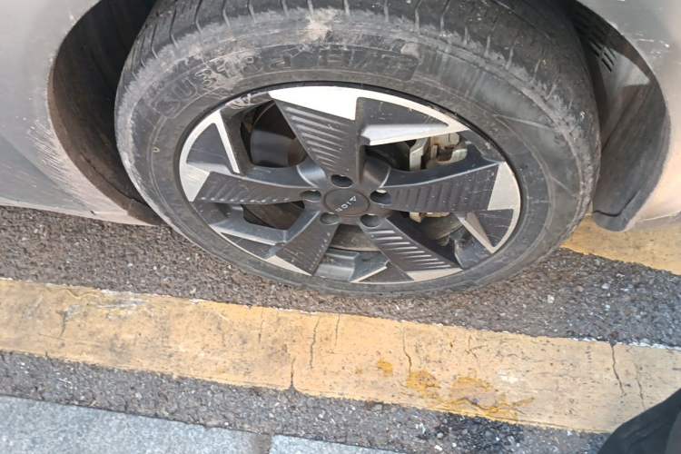 Used AION Y 2021 70 Intelligent Edition Right Front Wheel Hub