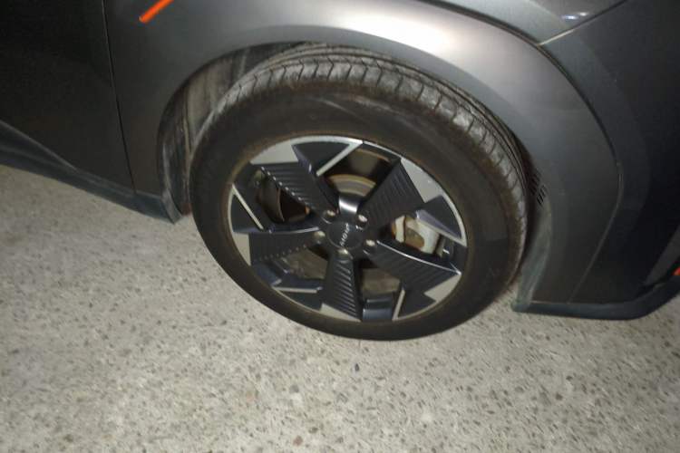 Used AION Y 2021 70 Intelligent Edition Right Front Wheel Hub