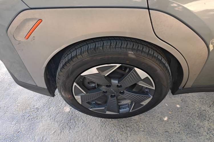 Used AION Y 2021 70 Intelligent Edition Right Rear Wheel Hub
