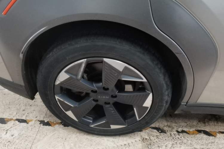 Used AION Y 2021 70 Intelligent Dynamic Edition Right Rear Wheel Hub