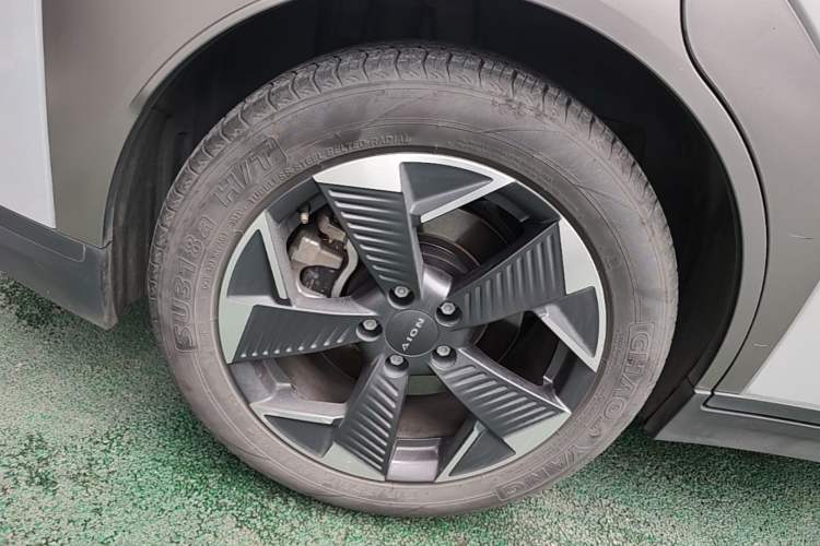 Used AION Y 2021 70 Intelligent Dynamic Edition Right Rear Wheel Hub