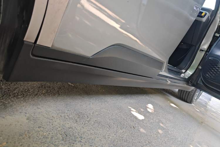 Used AION Y 2021 70 Intelligent Edition Right Side Sill