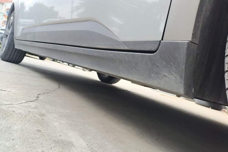 Used AION Y 2021 70 Intelligent Dynamic Edition Right Side Sill