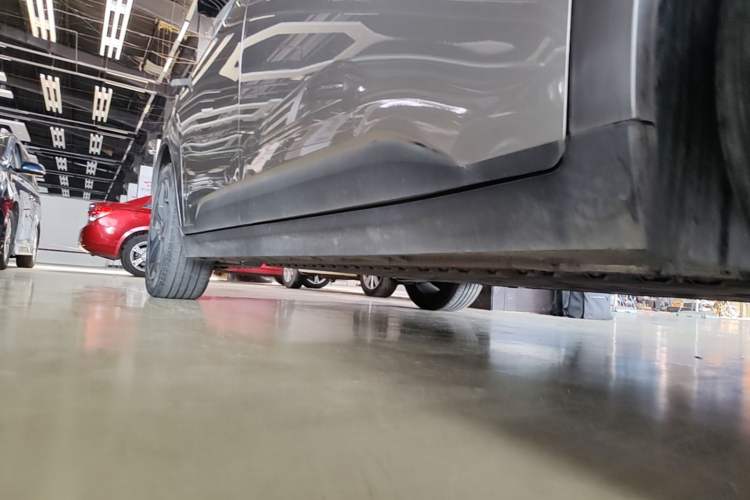 Used AION Y 2021 70 Tech Vitality Edition Right Side Sill