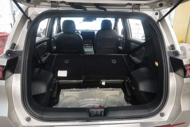 Used AION Y 2021 70 Tech Vitality Edition Trunk
