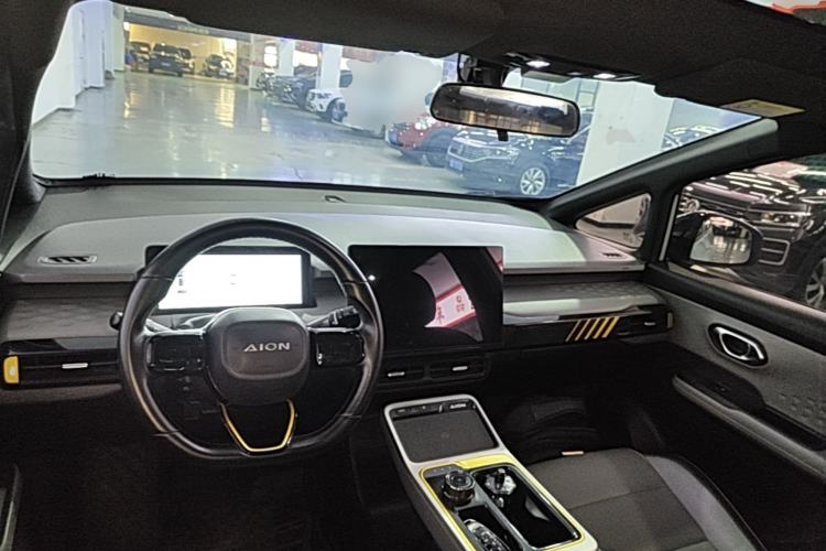 Used AION Y 2021 70 Intelligent Dynamic Edition Center Console