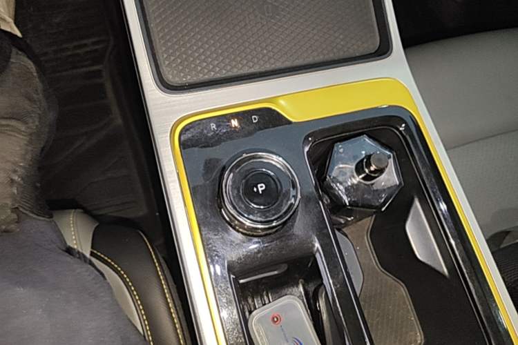 Used AION Y 2021 70 Intelligent Dynamic Edition Gear Lever