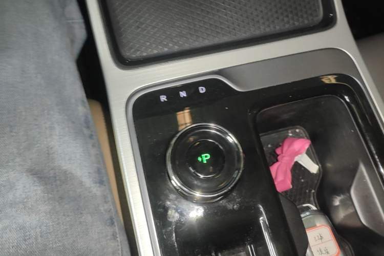 Used AION Y 2021 70 Intelligent Dynamic Edition Gear Lever