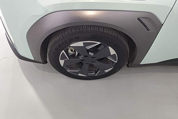 Used AION Y 2021 70 Intelligent Dynamic Edition Left Front Wheel Hub