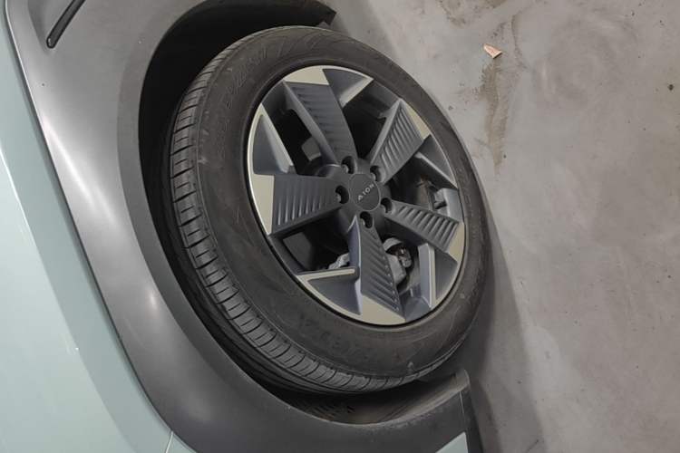 Used AION Y 2021 70 Intelligent Dynamic Edition Left Front Wheel Hub