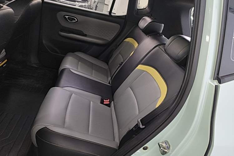 Used AION Y 2021 70 Intelligent Dynamic Edition Left Rear Seat