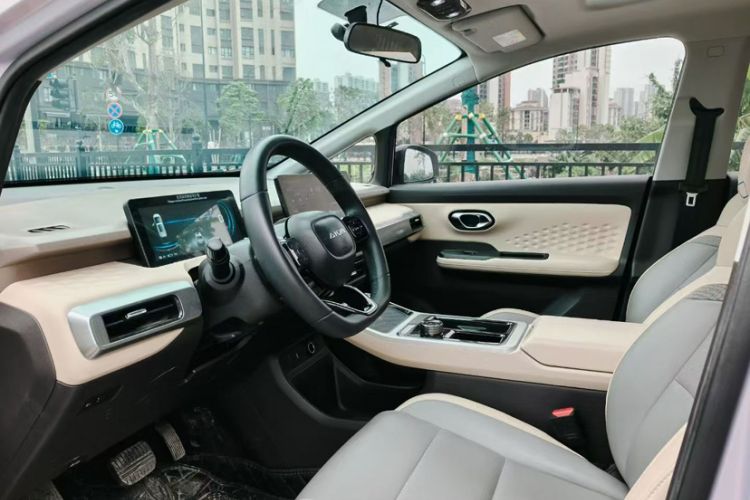 Used AION Y 2021 70 Intelligent Dynamic Edition Interior 4