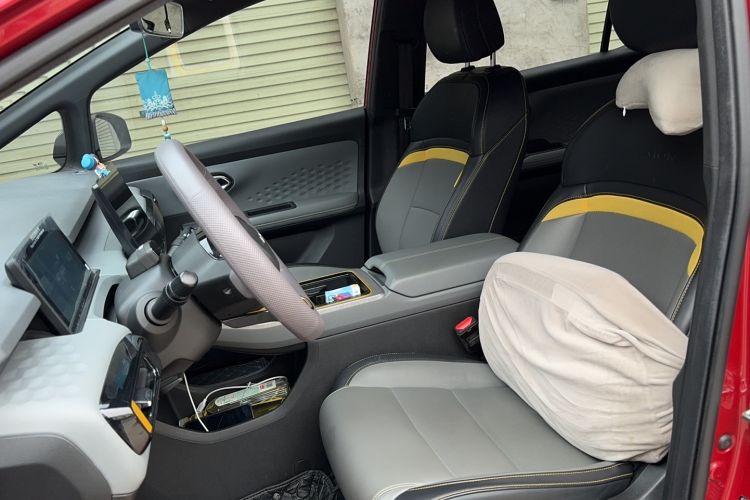 Used AION Y 2021 70 Enjoyment Tech Edition Left Front Seat