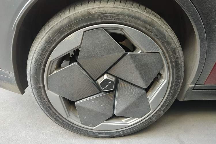 Used AION Y 2021 70 Enjoyment Tech Edition Right Rear Wheel Hub
