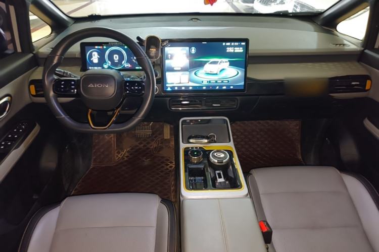 Used AION Y 2021 70 Intelligent Edition Center Console
