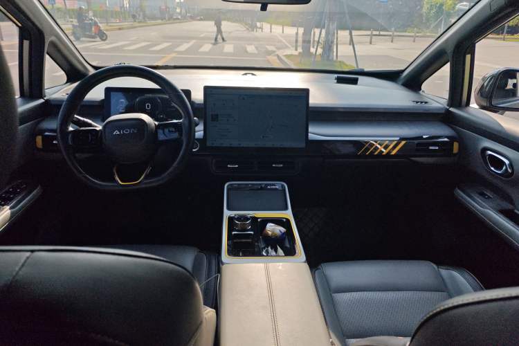 Used AION Y 2021 70 Intelligent Dynamic Edition Center Console