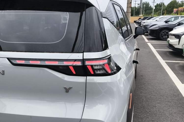 Used AION Y 2021 70 Intelligent Edition Exterior 3