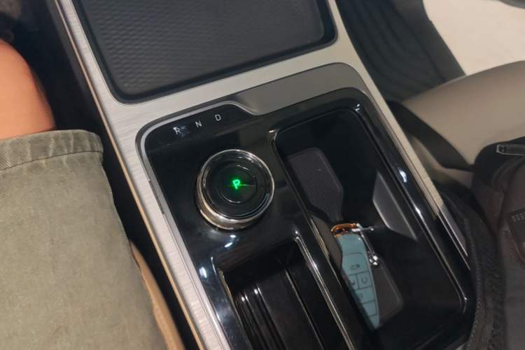 Used AION Y 2021 70 Enjoyment Tech Edition Gear Lever