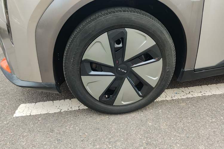 Used AION Y 2021 60 Enjoy Edition Left Front Wheel Hub