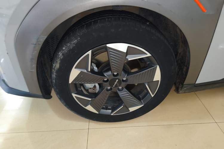 Used AION Y 2021 70 Intelligent Edition Left Front Wheel Hub