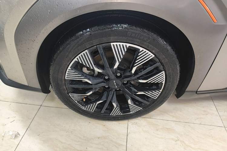 Used AION Y 2021 70 Tech Vitality Edition Left Front Wheel Hub