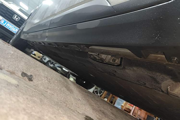 Used AION Y 2021 70 Tech Vitality Edition Left Side Sill