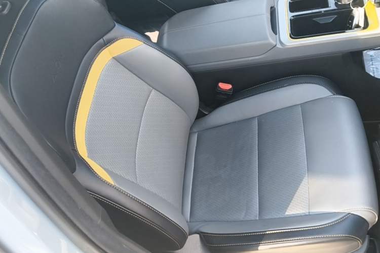 Used AION Y 2021 70 Intelligent Dynamic Edition Right Front Seat