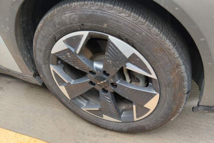 Used AION Y 2021 70 Intelligent Edition Right Front Wheel Hub