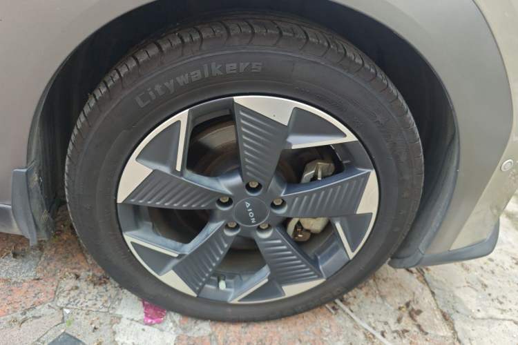 Used AION Y 2021 70 Intelligent Dynamic Edition Right Front Wheel Hub
