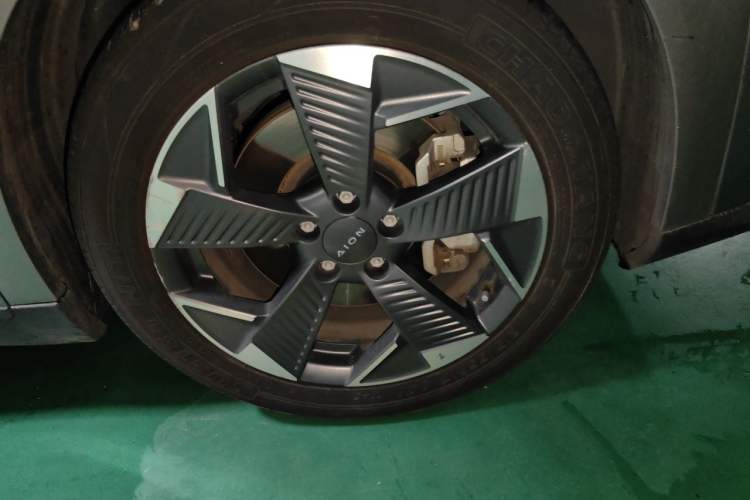 Used AION Y 2021 70 Intelligent Edition Right Front Wheel Hub