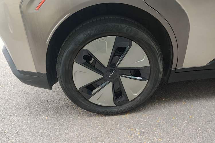 Used AION Y 2021 60 Enjoy Edition Right Rear Wheel Hub