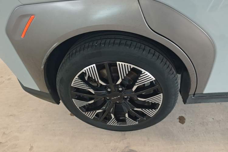 Used AION Y 2021 70 Enjoyment Tech Edition Right Rear Wheel Hub