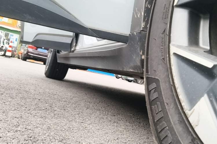 Used AION Y 2021 70 Intelligent Edition Right Side Sill