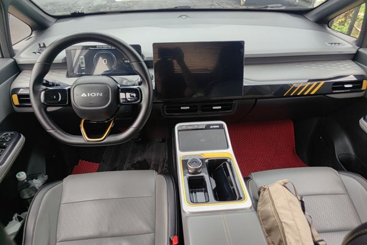 Used AION Y 2021 70 Tech Vitality Edition Center Console