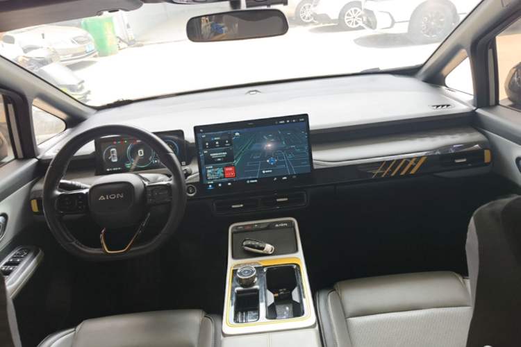 Used AION Y 2021 70 Intelligent Dynamic Edition Center Console