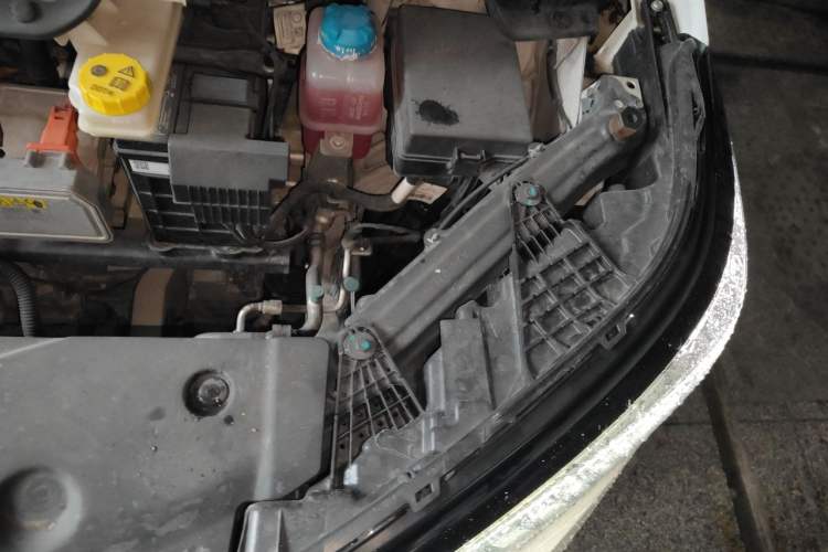 Used AION Y 2021 80 Ultra-Long Range Edition Engine Bay Left
