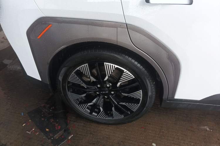 Used AION Y 2021 70 Tech Vitality Edition Exterior 5