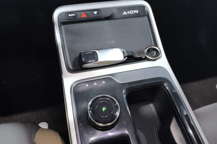 Used AION Y 2021 70 Intelligent Dynamic Edition Gear Lever