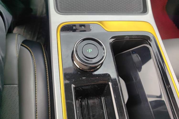 Used AION Y 2021 70 Tech Vitality Edition Gear Lever