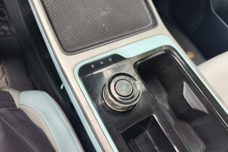 Used AION Y 2021 70 Tech Vitality Edition Gear Lever