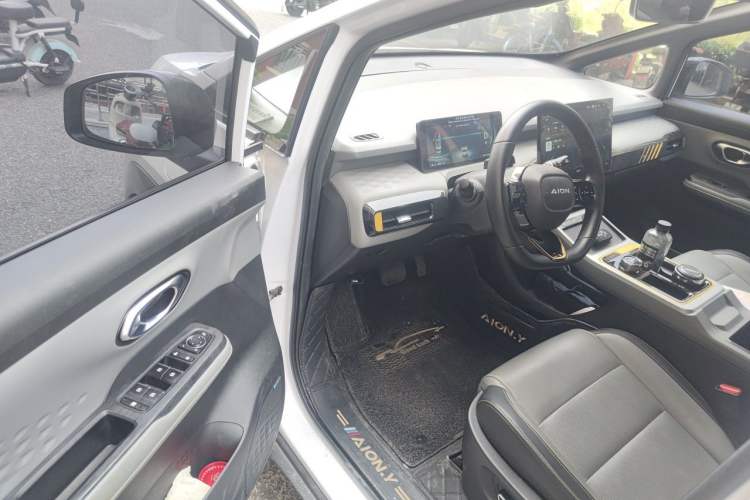 Used AION Y 2021 70 Tech Vitality Edition Interior 3