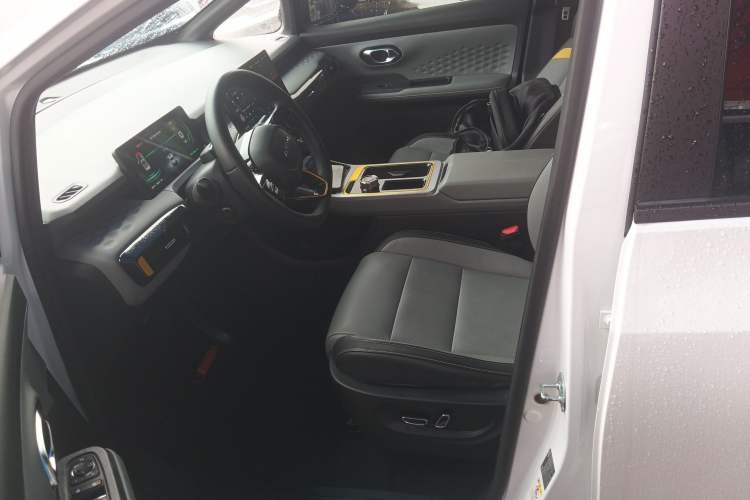 Used AION Y 2021 70 Tech Vitality Edition Left Front Seat