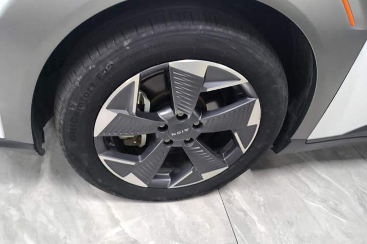 Used AION Y 2021 70 Intelligent Dynamic Edition Left Front Wheel Hub
