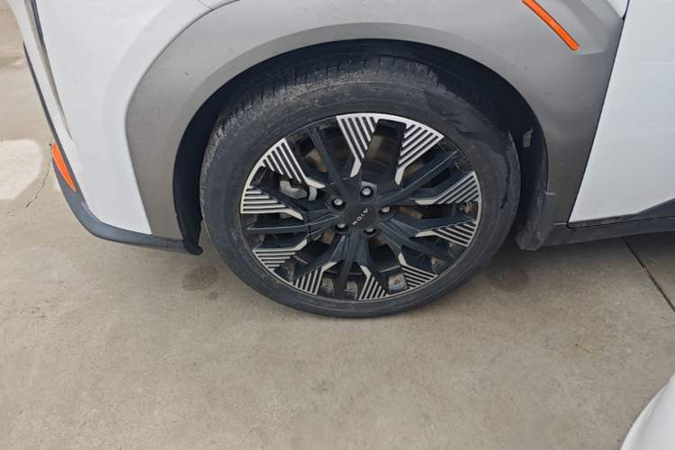 Used AION Y 2021 70 Tech Vitality Edition Left Front Wheel Hub