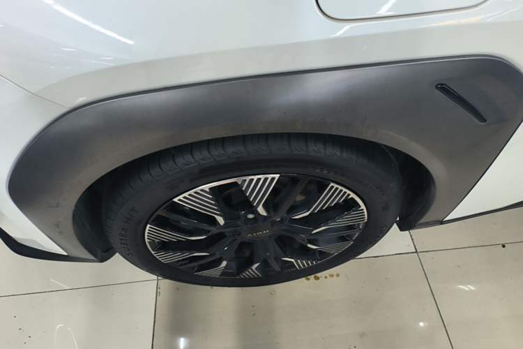 Used AION Y 2021 70 Tech Vitality Edition Left Front Wheel Hub