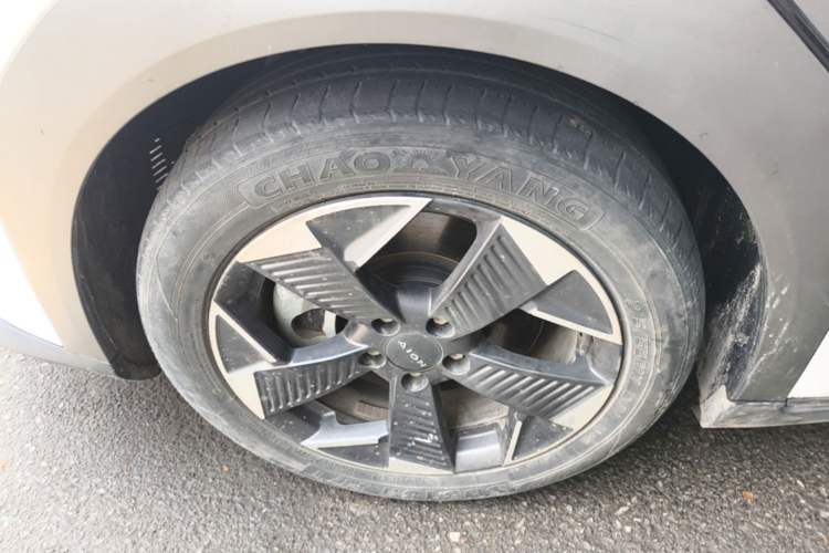 Used AION Y 2021 70 Intelligent Dynamic Edition Left Front Wheel Hub