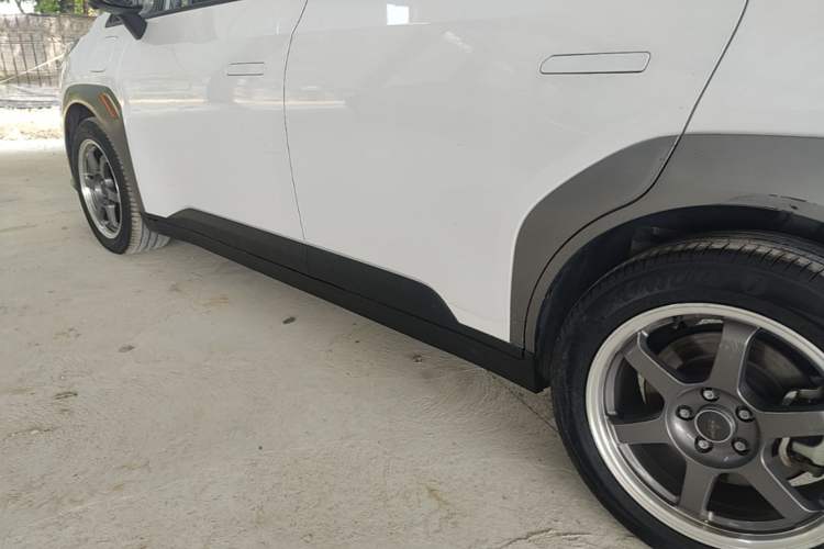 Used AION Y 2021 70 Enjoy Edition Left Side Sill